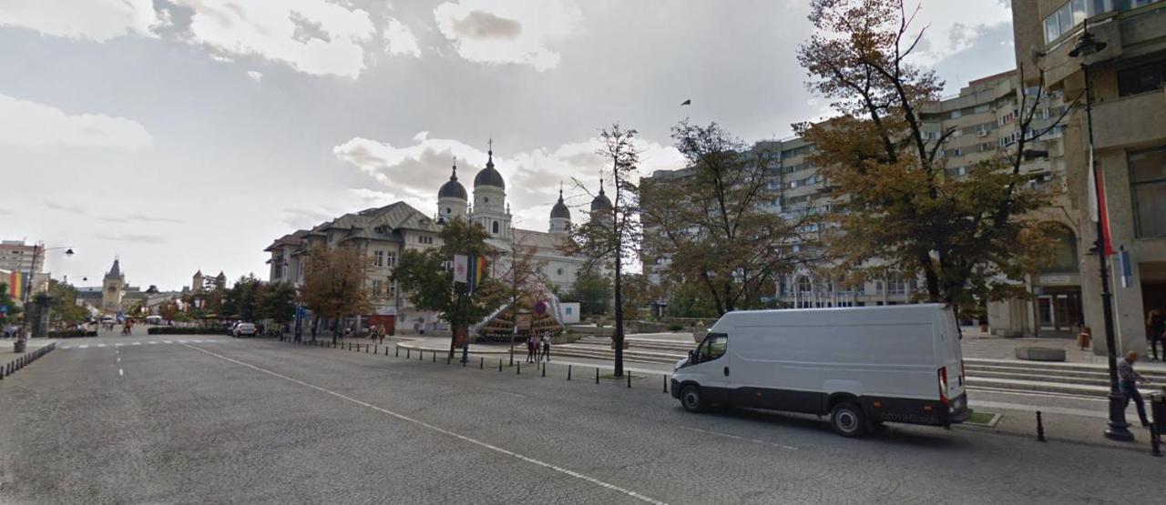 Spacious Apartment In City Centre Iasi Esterno foto