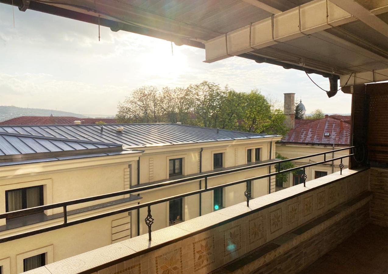 Spacious Apartment In City Centre Iasi Esterno foto