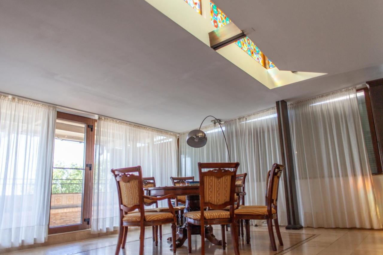 Spacious Apartment In City Centre Iasi Esterno foto