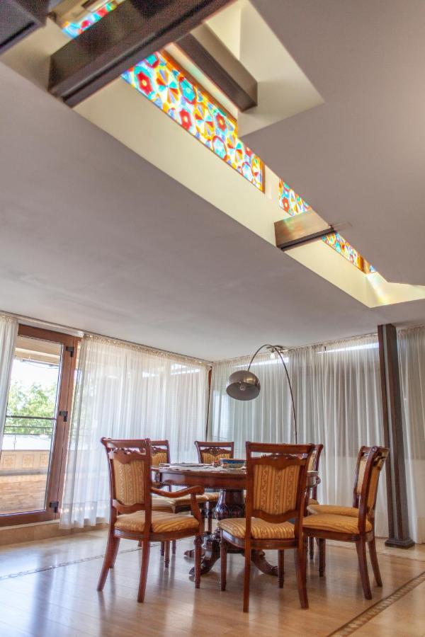Spacious Apartment In City Centre Iasi Esterno foto