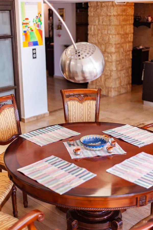 Spacious Apartment In City Centre Iasi Esterno foto