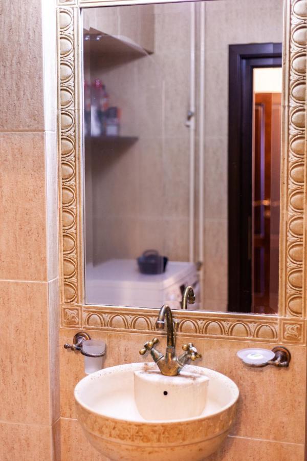 Spacious Apartment In City Centre Iasi Esterno foto