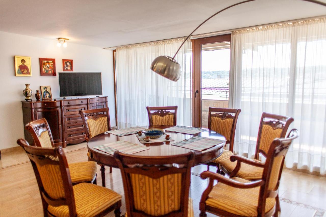 Spacious Apartment In City Centre Iasi Esterno foto