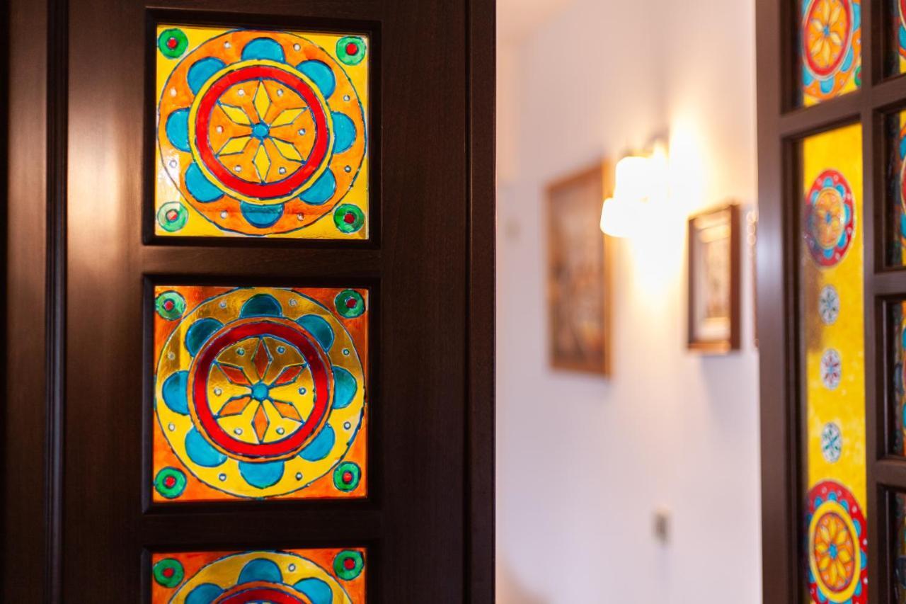 Spacious Apartment In City Centre Iasi Esterno foto