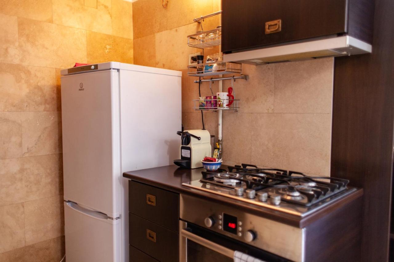 Spacious Apartment In City Centre Iasi Esterno foto