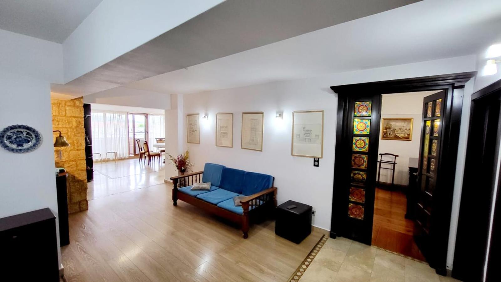 Spacious Apartment In City Centre Iasi Esterno foto