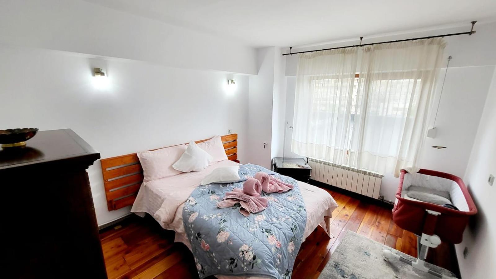 Spacious Apartment In City Centre Iasi Esterno foto