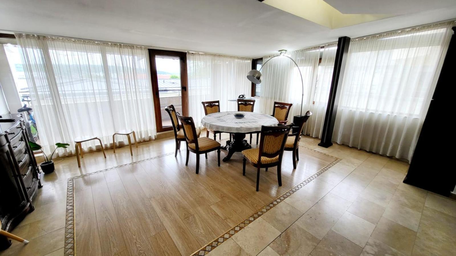 Spacious Apartment In City Centre Iasi Esterno foto